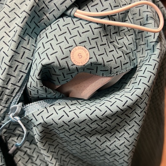 Lululemon Pool Short 7” - Picture 4 of 4